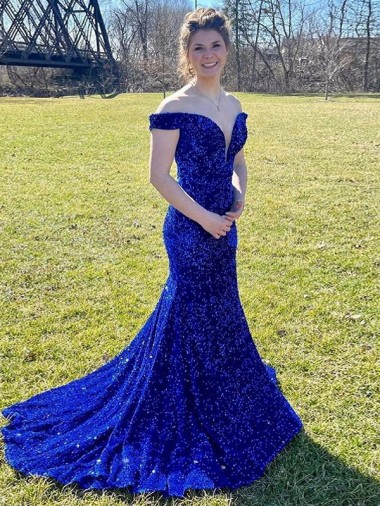 Royal Blue Sheath Off the Shoulder Sleeveless Long Sweep Train Velvet Sequin Prom Dress Canada